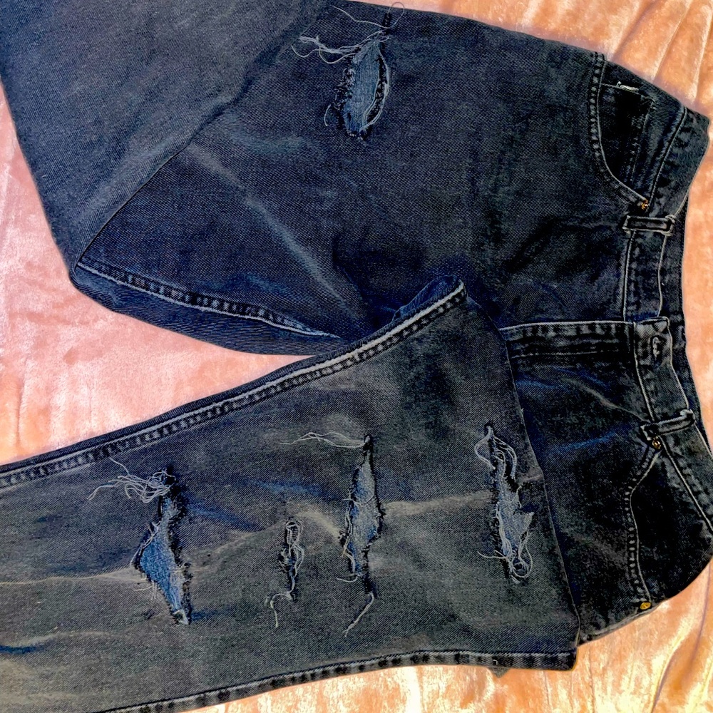 Black distressed mom jeans!